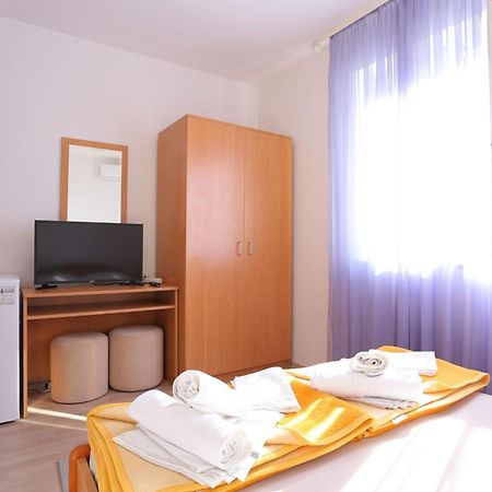 Double Room Tucepi 5263D Zewnętrze zdjęcie